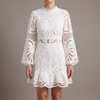 Seraphina | Robe mini élégante et féminine en dentelle à manches évasées