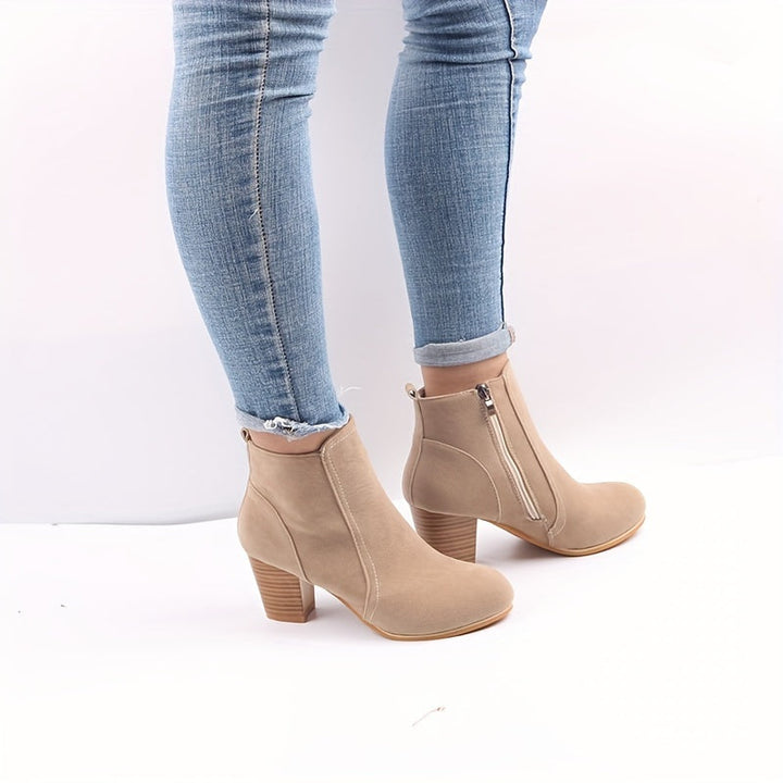 Isla | Vielseitige Ankle Boots in Velourslederoptik mit Blockabsatz
