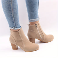 Isla | Vielseitige Ankle Boots in Velourslederoptik mit Blockabsatz