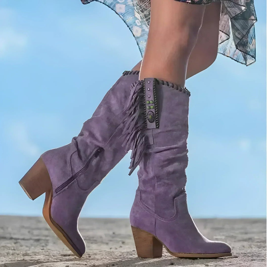 Avery | Boho-inspirierte und stilvolle kniehohe Fransenstiefel aus Veloursleder