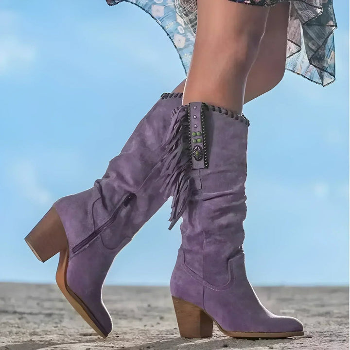 Avery | Boho-inspirierte und stilvolle kniehohe Fransenstiefel aus Veloursleder