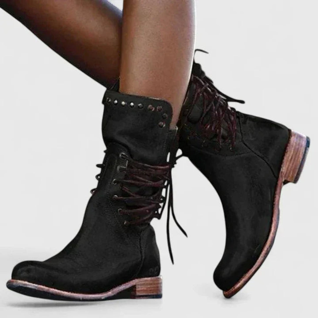 Emma | Vintage-inspirierte und markante kniehohe Schnürstiefel mit Nieten
