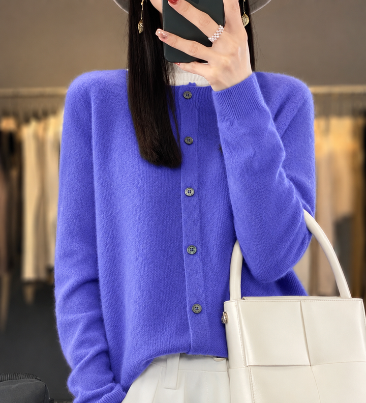Daisy | Timeless & Sophisticated Women's Buttoned Cardigan 1