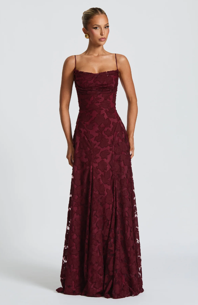 Eve | Elegant & Trendy Lace Figure-Hugging Maxi Dress 1