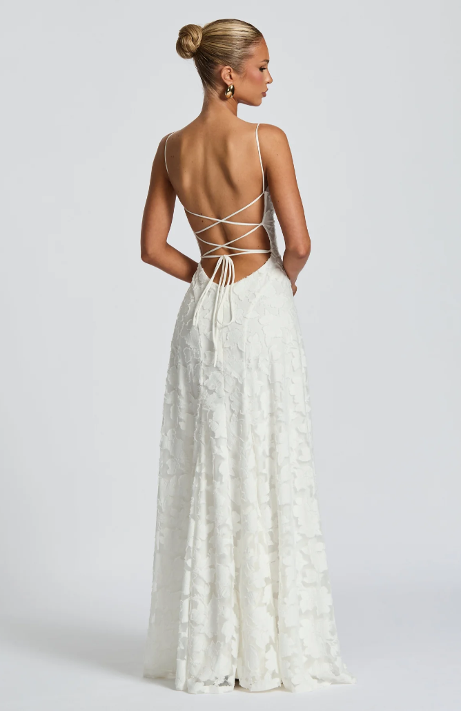 Eve | Elegant & Trendy Lace Figure-Hugging Maxi Dress 5