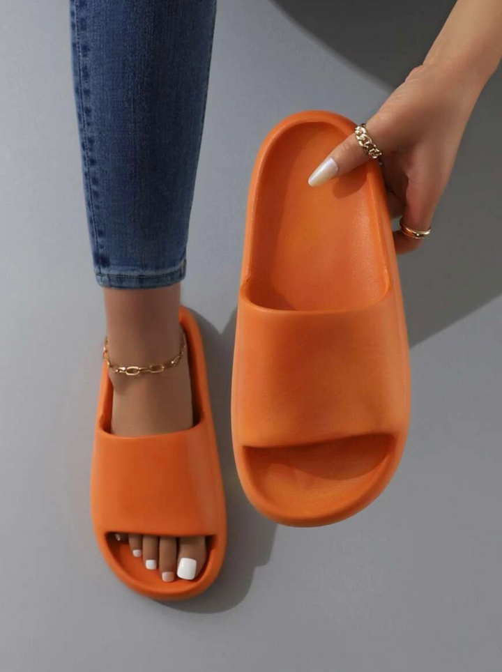 Lara | Comfortable Minimalist Design 10
