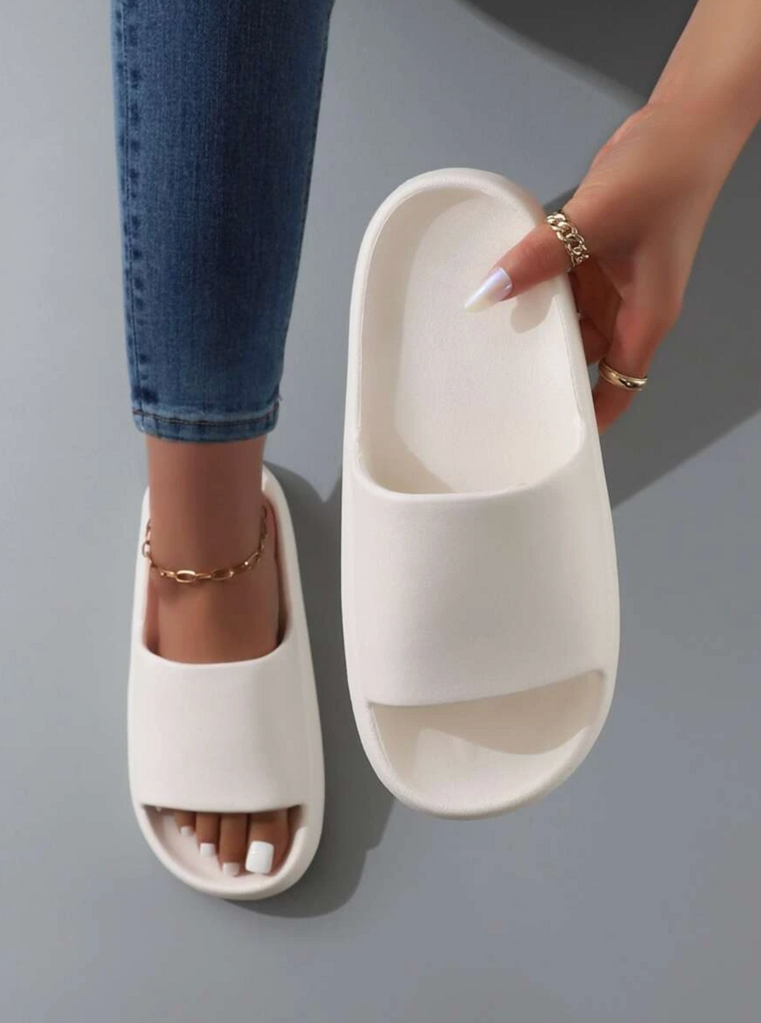 Lara | Comfortable Minimalist Design 5