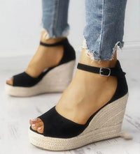 Kaelia | Die Meridian Peeptoe Keilsandalen