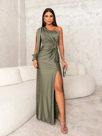 Serena | Elegantes Satin-Kleid mit One-Shoulder und Schlitz