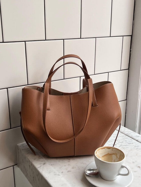 Valeria | Elegant And Spacious Vintage Tote Bag 0