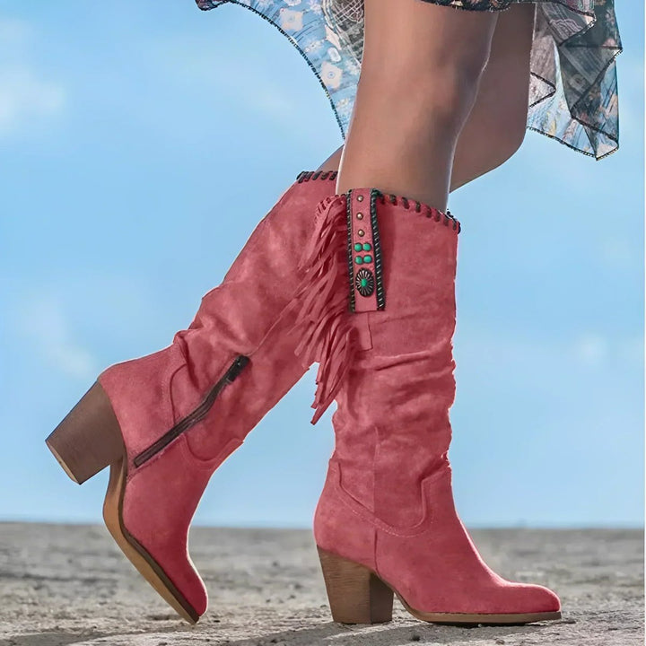Avery | Boho-inspirierte und stilvolle kniehohe Fransenstiefel aus Veloursleder